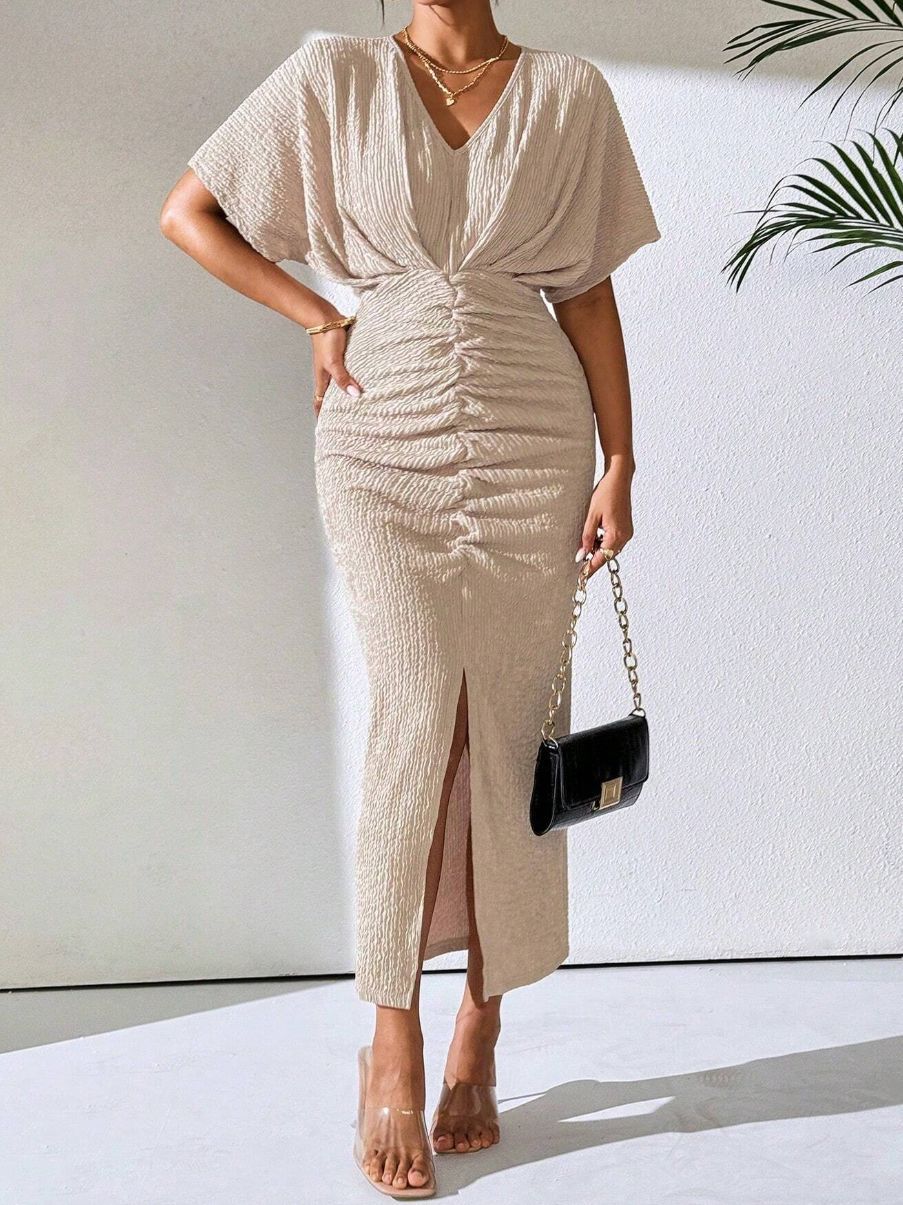 Chic Solid Color Pleated Polyester V-Neck Short Sleeve Midi Dress