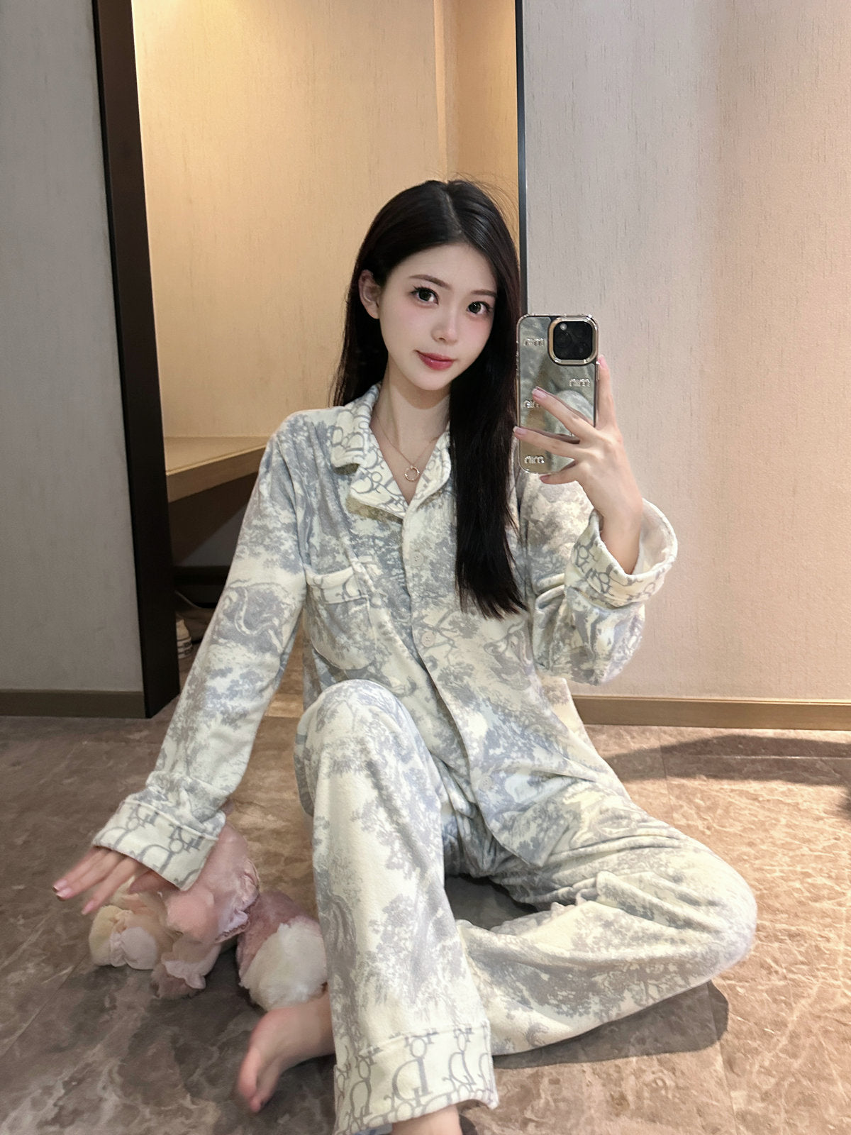 Luxury Island Velvet Co Ord Set – Lapel Cardigan & Pants (Pajama-Style)